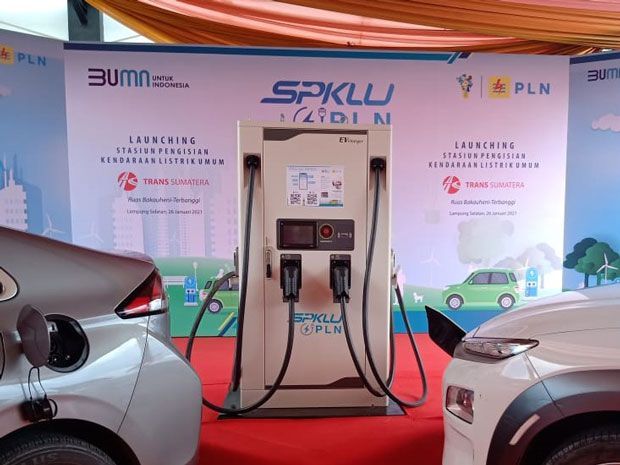 tempat pengecasan mobil listrik atau SPKLU