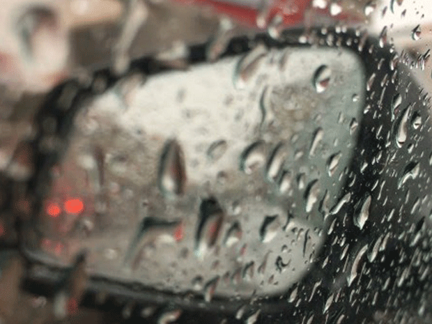 perawatan sederhana agar kaca mobil tak berjamur saat musim hujan