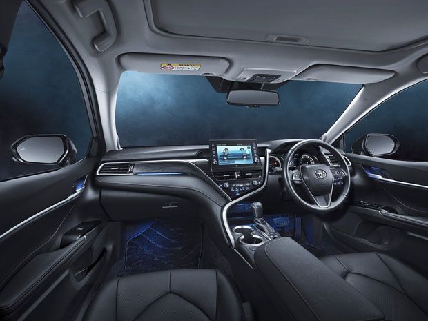Interior New Toyota Camry hybrid 2021