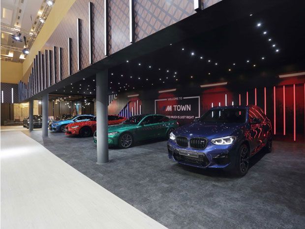booth BMW di GIIAS 2021