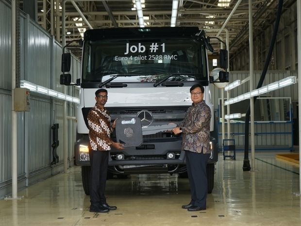 Daimler Indonesia Mulai Produksi Mercedes-Benz Axor Berstandar Emisi ...