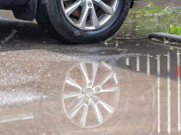 cara merawat pelek mobil saat musim hujan