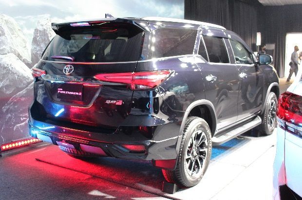 65106-new_fortuner_bagian_belakang.jpg