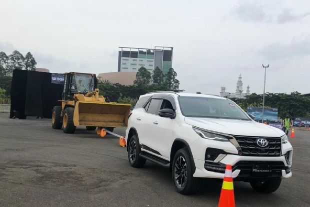65106-new_fortuner_test_drive.jpeg