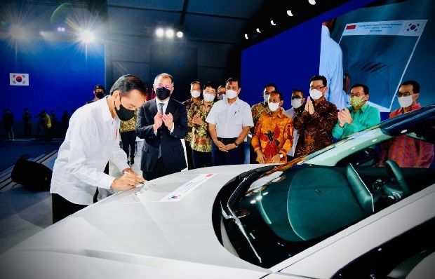 Kunjungan Presiden ke pabrik Hyundai (Foto: BPMI Setpres)