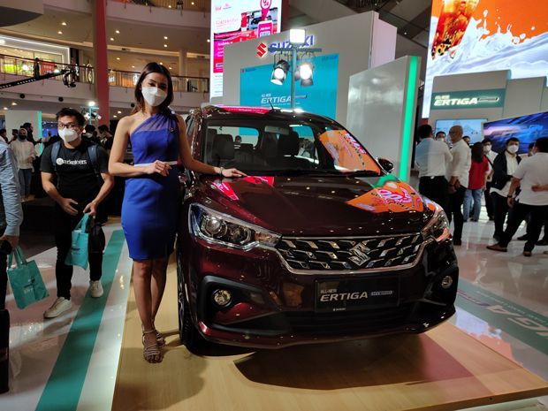 65953-suzuki-ertiga-hybrid-dan-model-saat-launching-2022-3.jpg