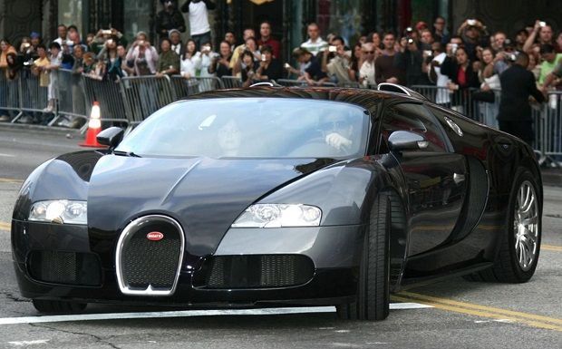 Tom Cruise dan Bugatti (Foto: Maxzevauto)