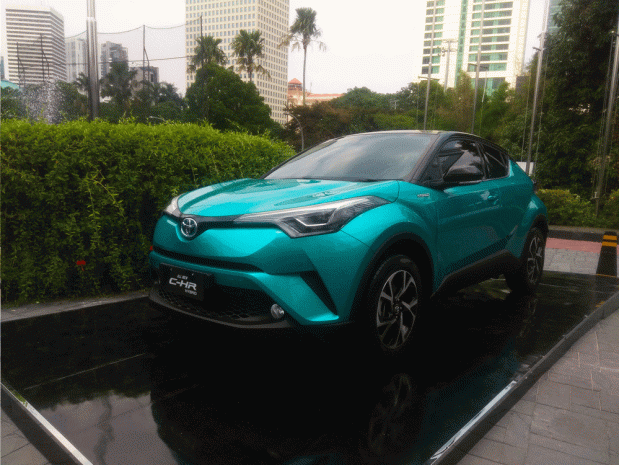 66143-toyota_c-hr_hybrid_3.gif