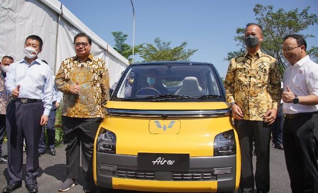 66327-menko_perekonomian_airlangga_dan_menperin_agus.jpeg