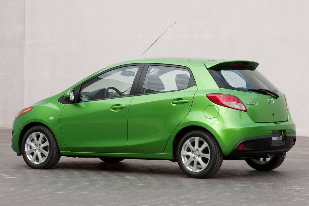 mazda 2 bekas 2011 belakang