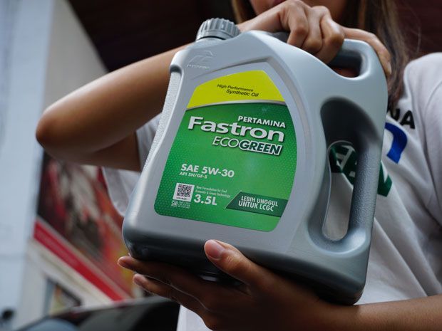 Oli mobil Fastron Eco Green dari Pertamina Lubricants