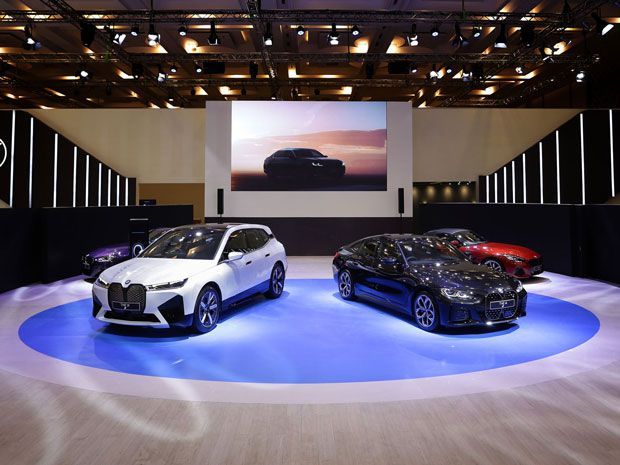BMW iX dan BMW i4