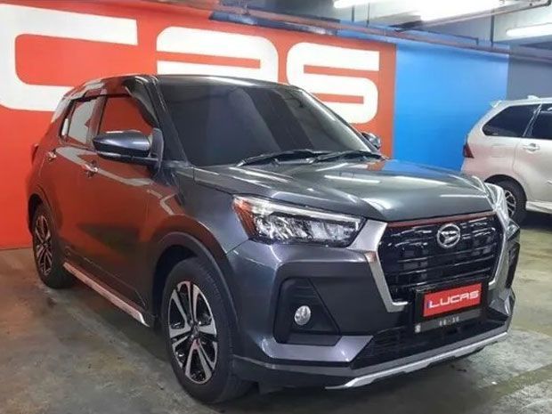 67435-daihatsu-rocky-bekas-2021-dengan-dp-rp10-juta-tampak-samping-3.jpg