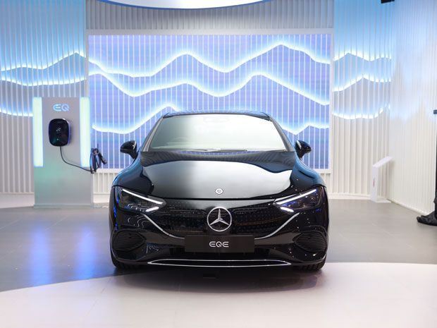 mobil listrik Mercedes-Benz EQE