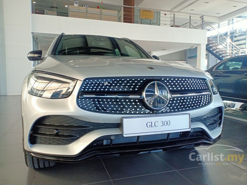 Mercedes-benz Glc300 2020 4matic Amg 2.0 In Johor Automatic Suv Silver 