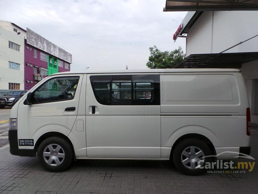 Toyota Hiace 2014 2.5 in Kuala Lumpur Manual Van White for 