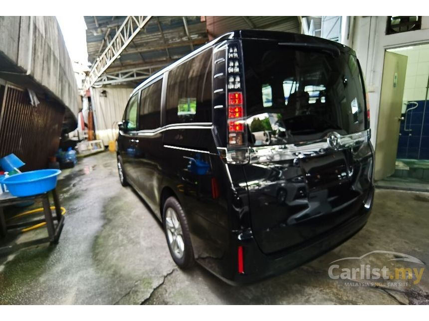 Toyota voxy 2016
