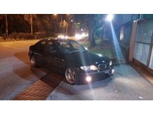 2003 BMW 318i 2.0 mSport version with Sunroof