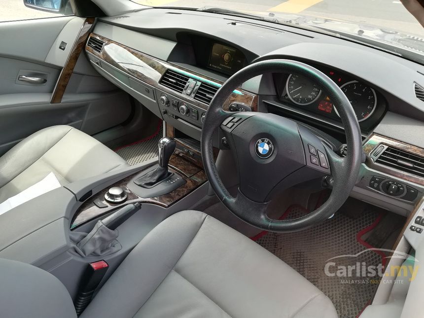 BMW 523i 2005 2.5 in Johor Automatic Sedan Grey for RM 