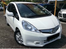 2014 Honda Jazz 1.3 Hybrid Hatchback FULL LOAN EASY LOAN 1 LADY OWNER