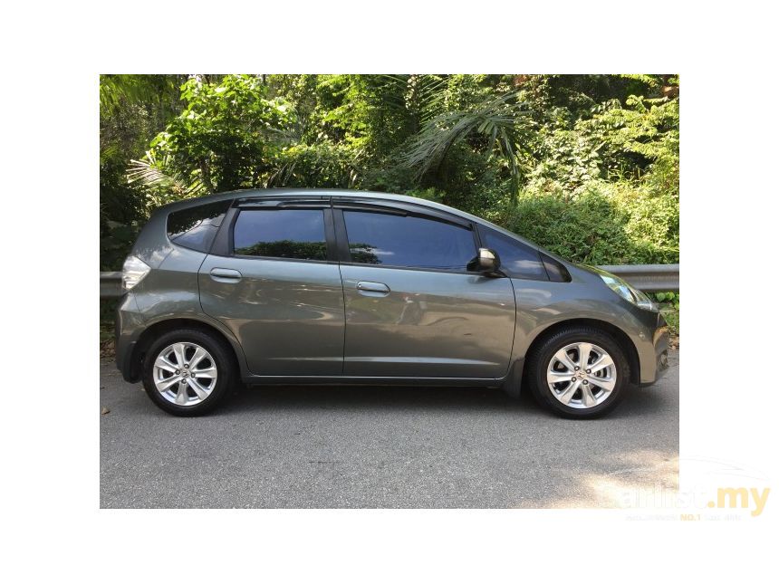 Honda Jazz 2014 Hybrid 1.3 in Kuala Lumpur Automatic 