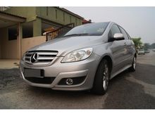 2010 Mercedes-Benz B180 -- GREAT CAR --