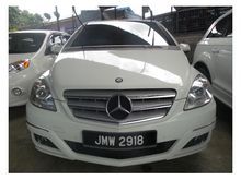 2011 - Mercedes-Benz B180 (A) -- LIKE NEW --
