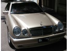 Mint 1997 Mercedes-Benz E200 5 speeds Auto