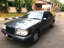 1990 Mercedes-Benz 200E 2.0 Masterpiece Sedan