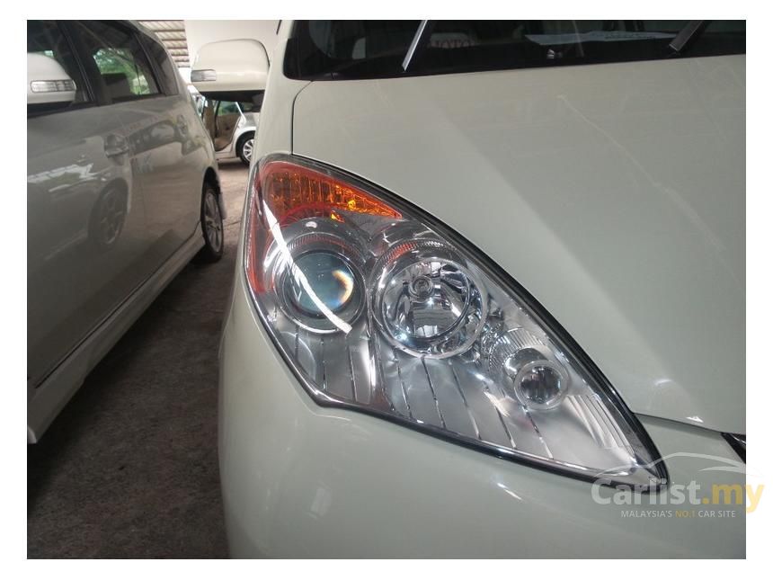 Perodua Alza 2010 EZi 1.5 in Johor Automatic MPV White for 