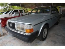 1985 Volvo 240 2.3 Sedan -- WELL MAINTAINED --