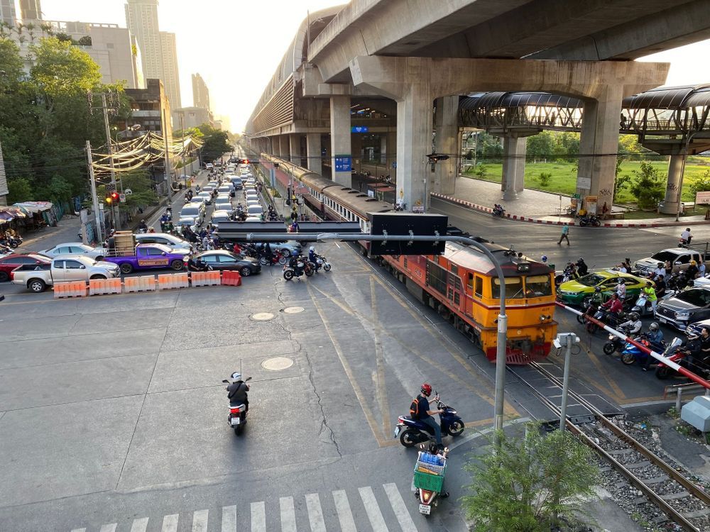 รถไฟชนรถยนต์