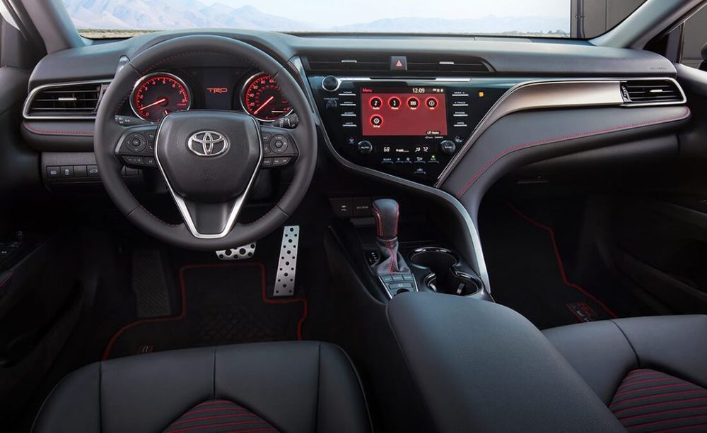 ภายในของ ORA 07 กับ Toyota Camry