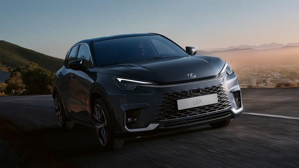 Lexus LBX Bespoke ต่างจาก LBX ปกติยังไง?