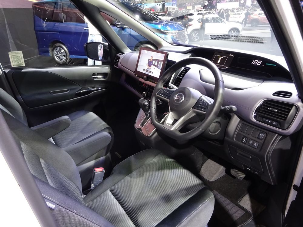 อุปกรณ์ภายในของ Nissan Serena