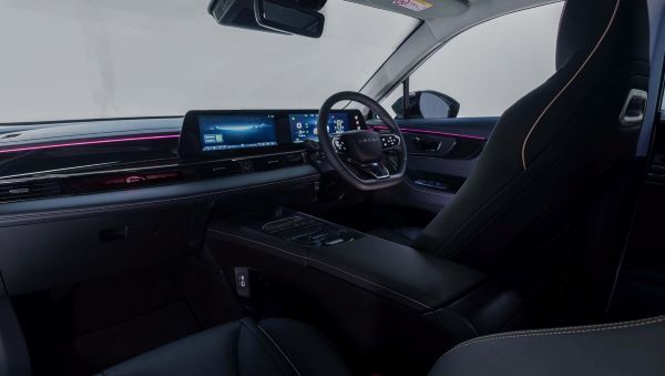 OMADA C5 EV 2024-2025 เทคโนโลยีปรับแสงสีภายในตัวรถ