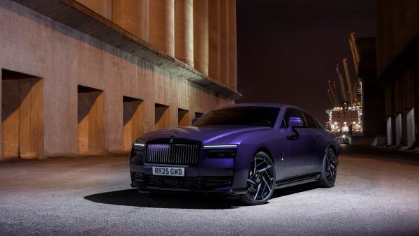 Rolls-Royce Black Badge Spectre 2025 ด้านหน้า-ด้านข้าง
