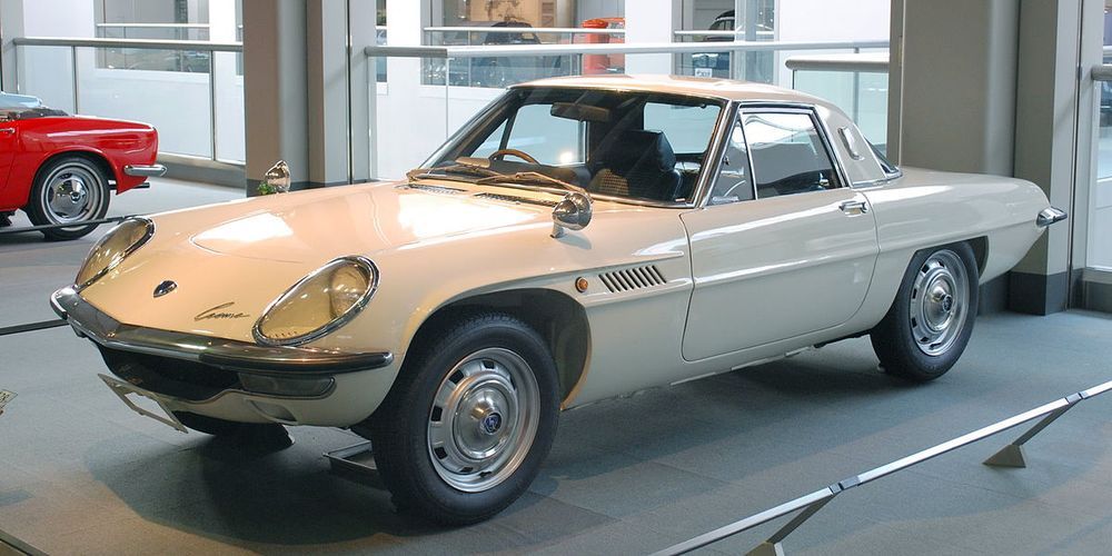 Mazda Cosmo รุ่นแรกที่ใช้เครื่องโรตารี่
