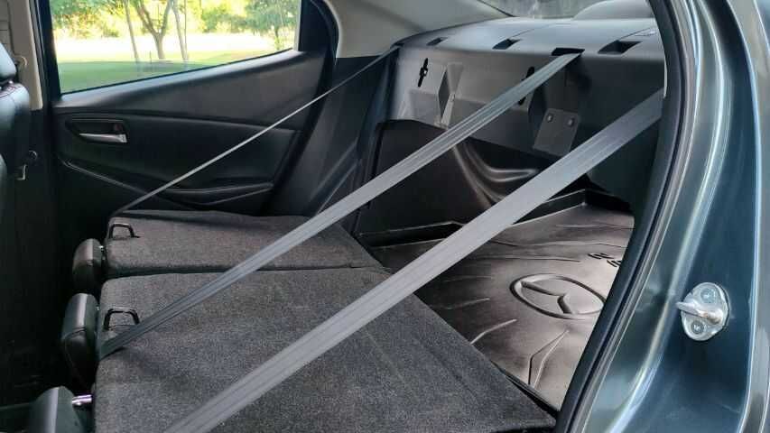เบาะหลัง Mazda 2 Sedan