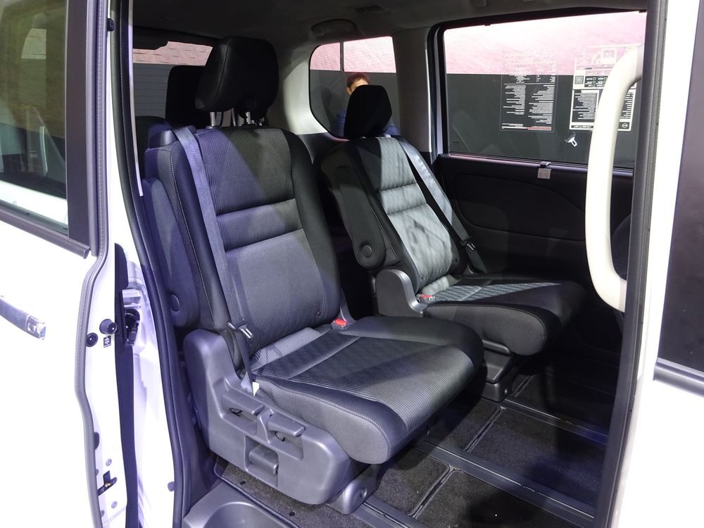 อุปกรณ์ภายในของ Nissan Serena