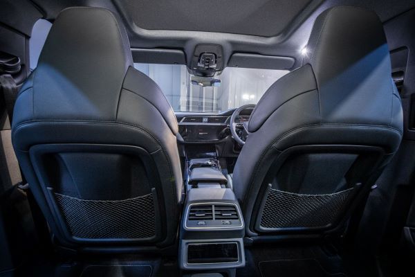 Audi Q8 e-tron Sportback 55 S line Black edition ด้านหลังเบาะโดยสาร