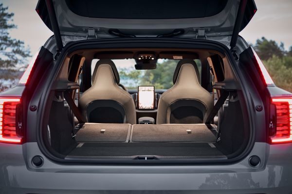 Volvo EX30 Cross Country 2025 พับเบาะโดยสาร