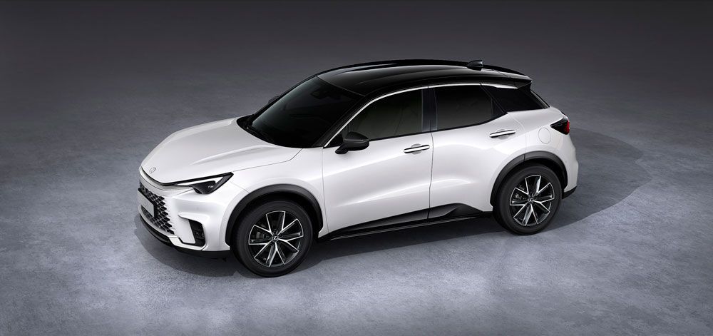 Lexus LBX Bespoke ต่างจาก LBX ปกติยังไง?