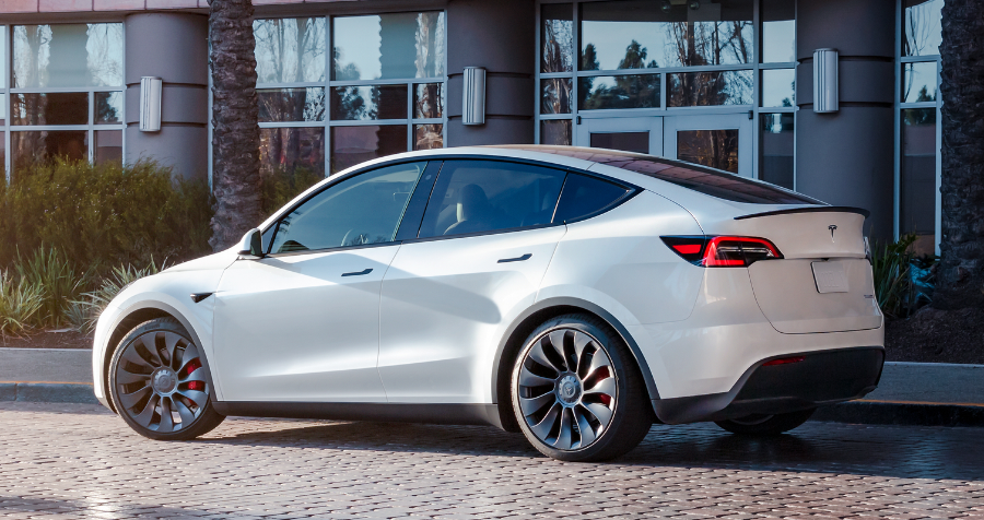 สรุป Tesla Model 3 และ Model Y ใครซิ่ง ใครวิ่ง?