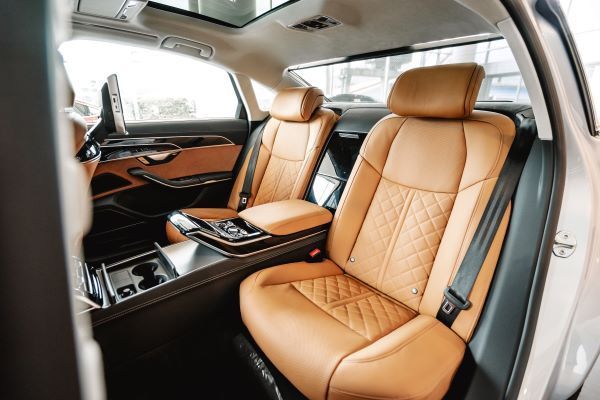 audi a8L เบาะโดยสาร