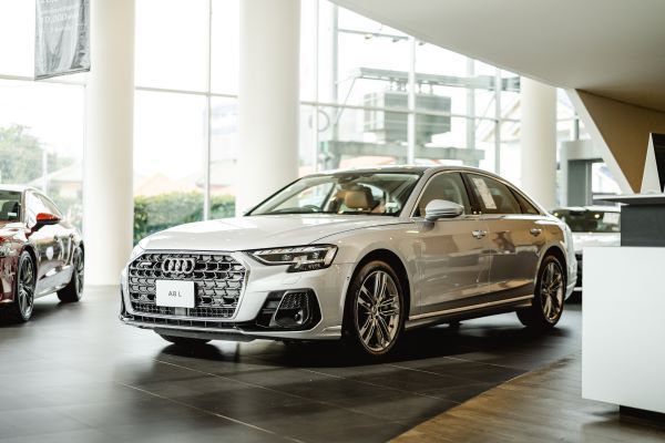 audi a8L ด้านหน้า