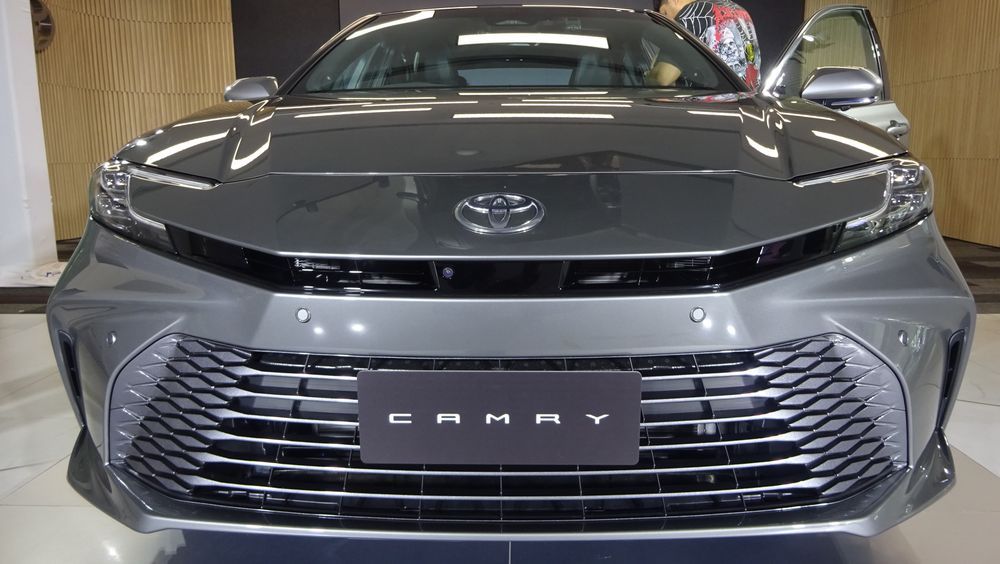 รายละเอียด All-New Toyota Camry รุ่น HEV Premium