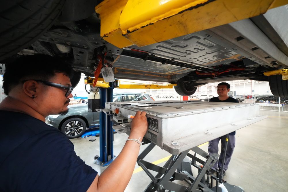 อัปเดทเปลี่ยนแบตฯ EX30 