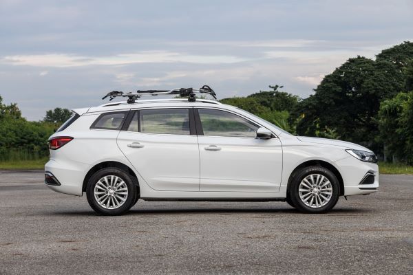 ภายนอก MG EP PLUS 2025 ด้านข้างขวา