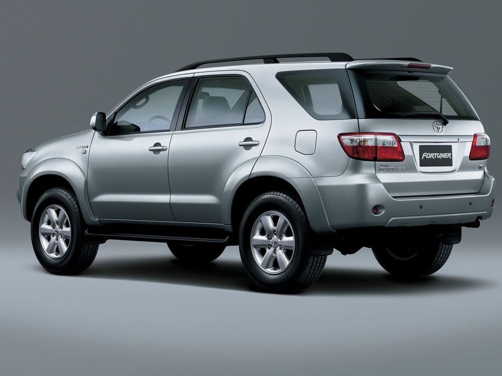 toyota fortuner โฉมแรก